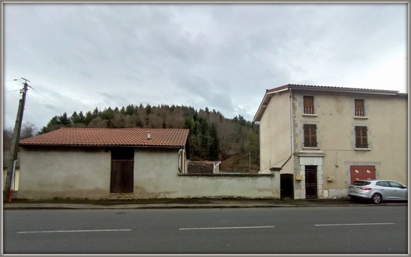 Dpt Puy de Dôme (63), à vendre LA MONNERIE LE MONTEL maison avec un appartement, un local, un petit terrain et un atelier