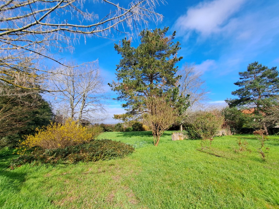 Terrain à partir de 1367m² à Castillon-la-Bataille à Castillon-la-Bataille
