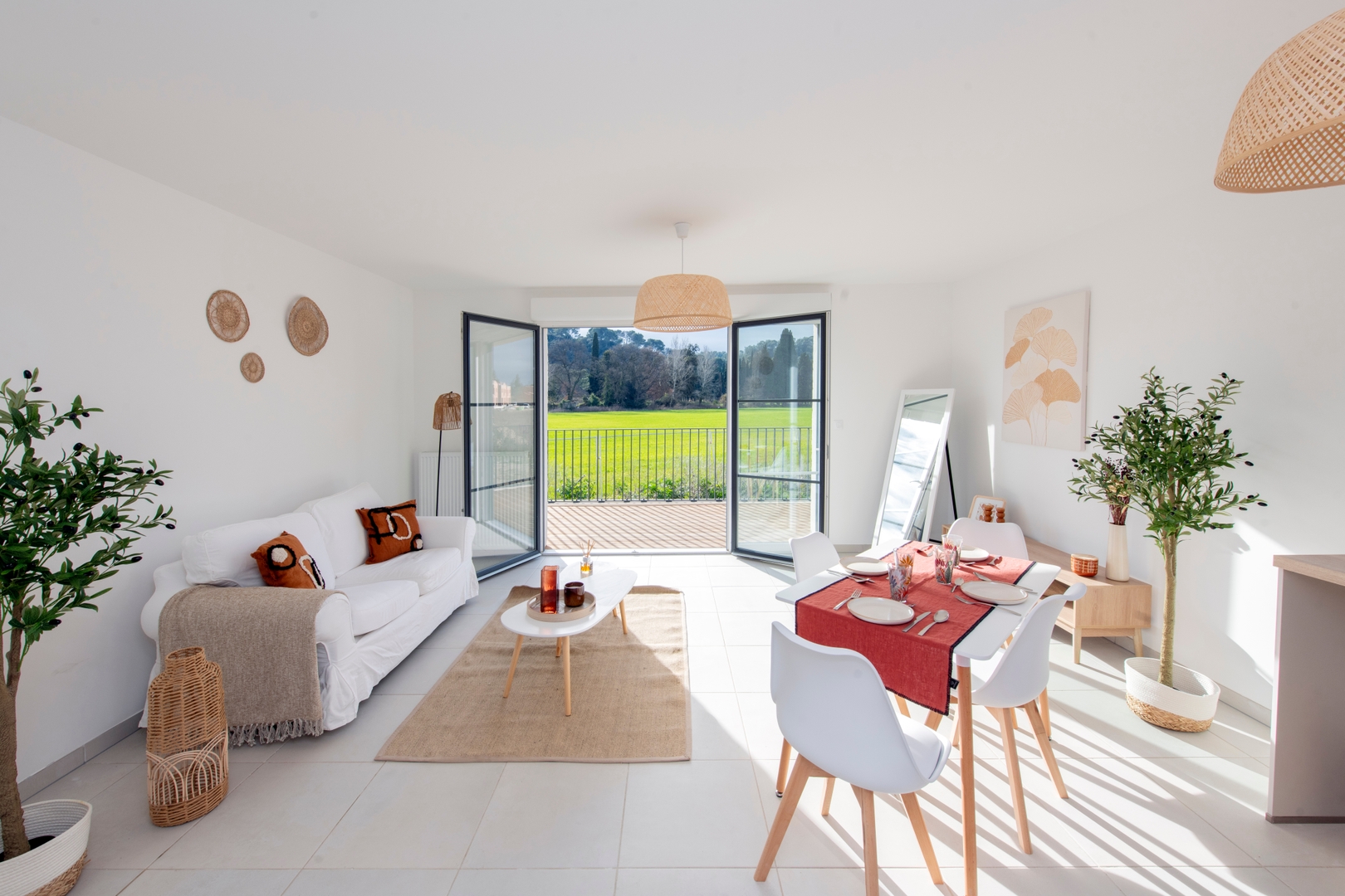 Maisons fenetre sur alpilles à Saint-Étienne-du-Grès